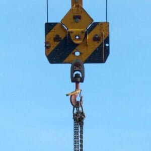 can one person use a hoist?